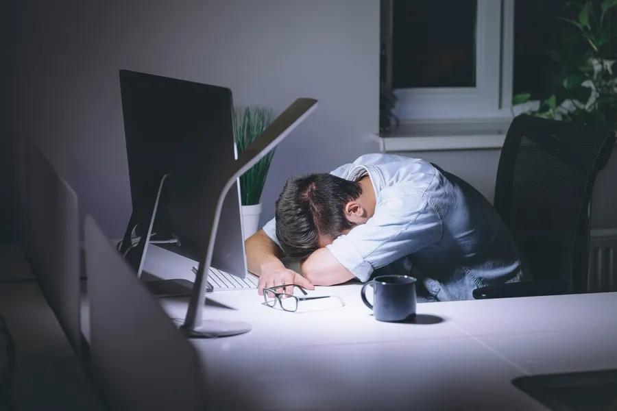 【Workplace Crisis】Over 840,000 Deaths Annually from Overwork! ILO Reveals Lethal Risks of Long Hours: How Can Employees Build a Safety Net for Their Families?